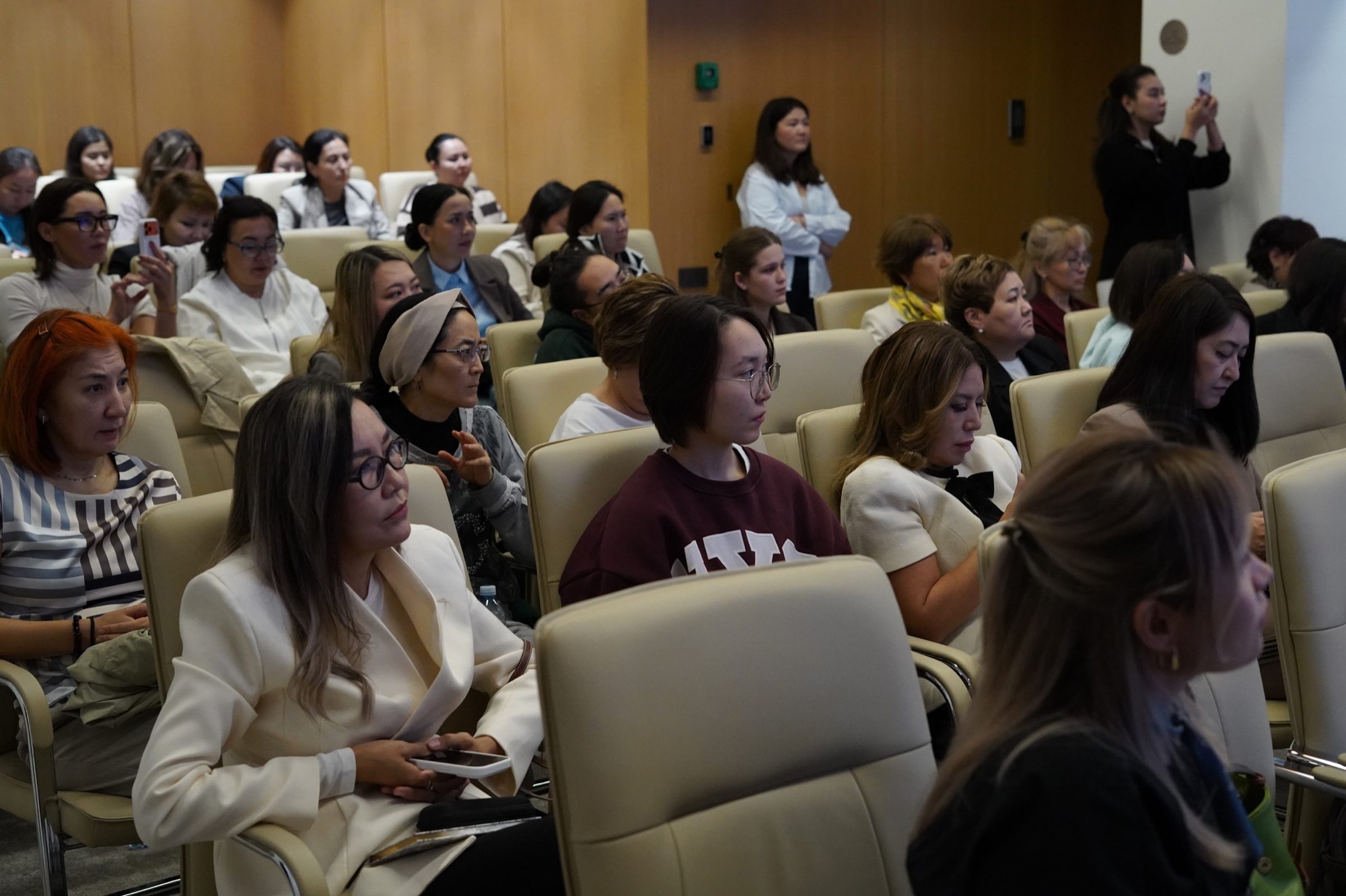 Участницы Autumn WIT Intensive в зале