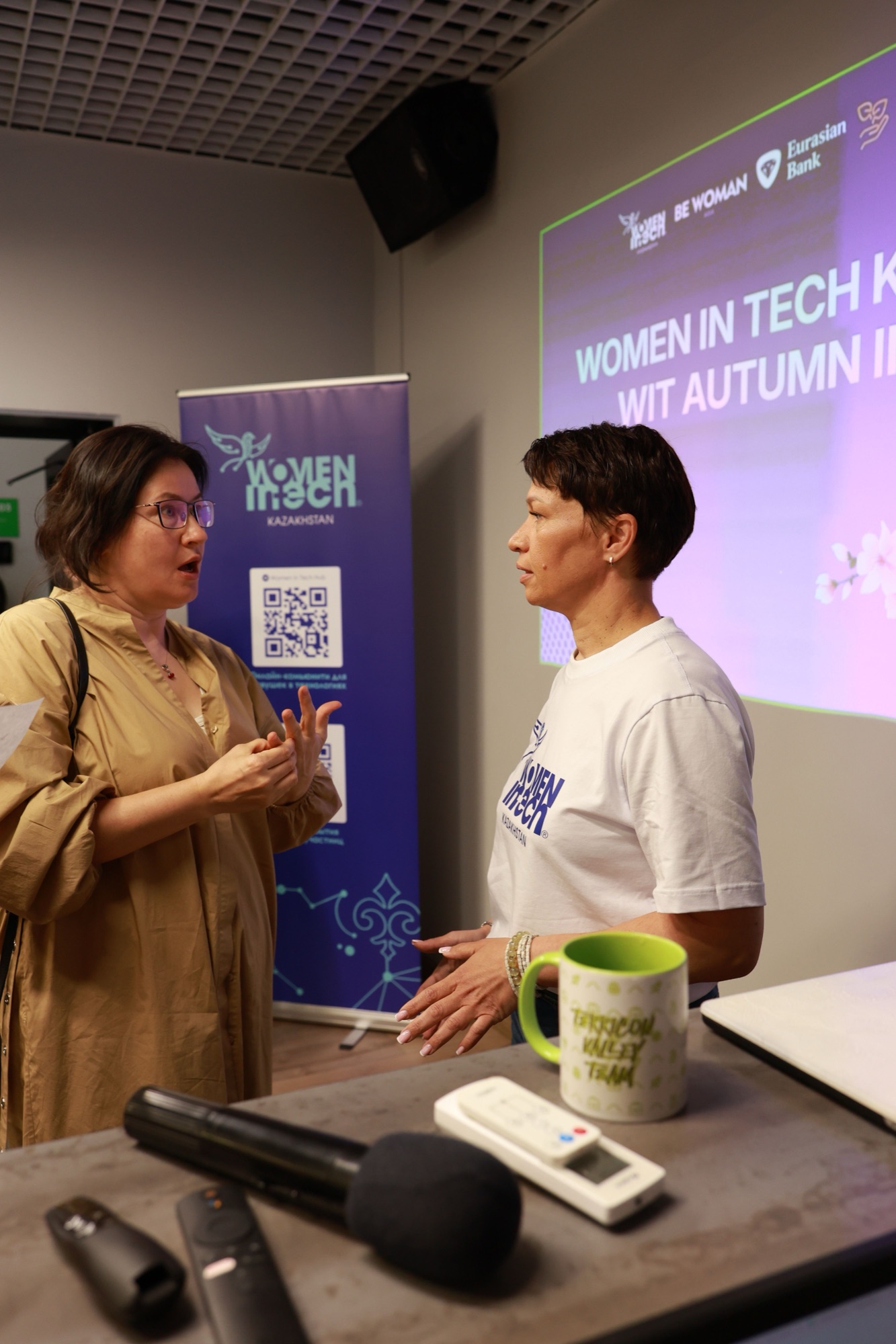 Разговор участницы с представителем Women in Tech Kazakhstan