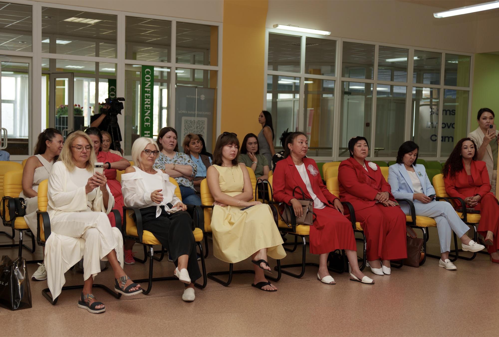 Участницы Women in Tech Qostanay в зале