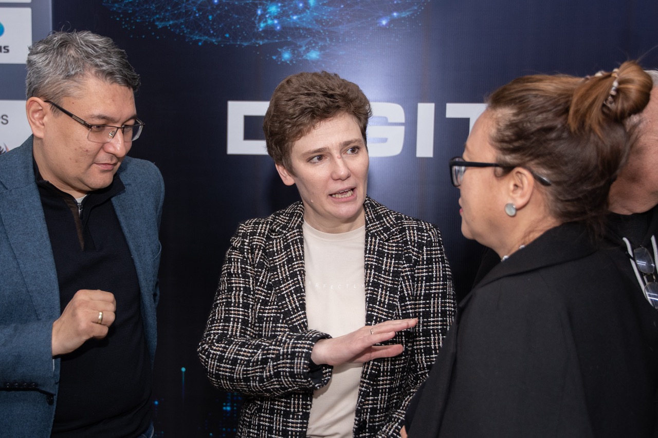 Professionals networking at Digital event